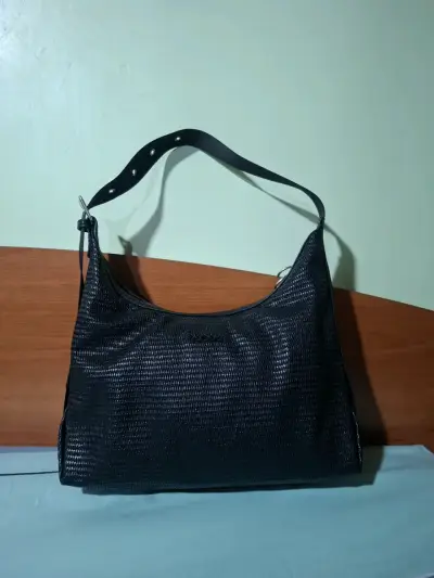 Bolso de hombro negro elegante - miniatura 1