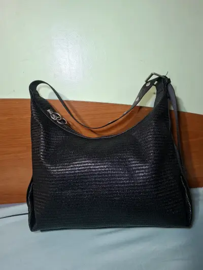 Bolso de hombro negro elegante - miniatura 4