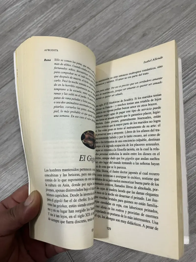 Libro 'Afrodita' de Isabel Allende en buen estado - 2