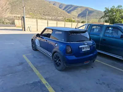 Mini Cooper azul con diseño deportivo - miniatura 3