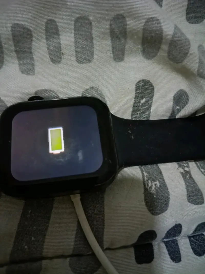 Smartwatch negro con pantalla táctil - 4