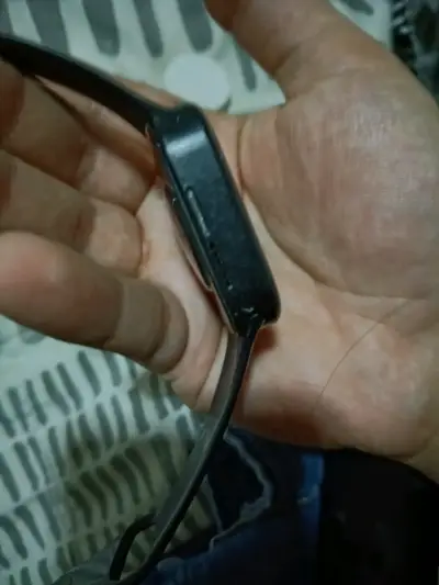 Smartwatch negro con pantalla táctil - miniatura 5