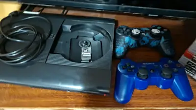 Consola PlayStation 3 con juegos y 2  controles - miniatura 1