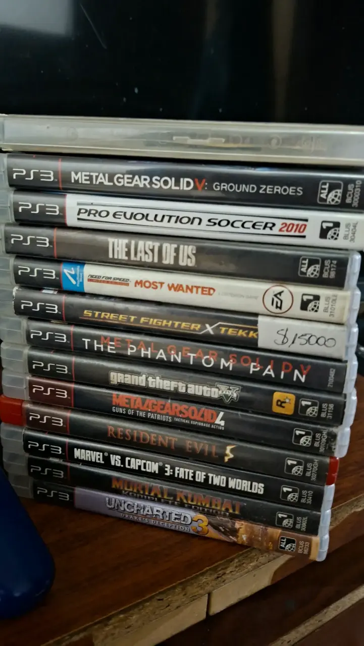 Consola PlayStation 3 con juegos y 2  controles - 2