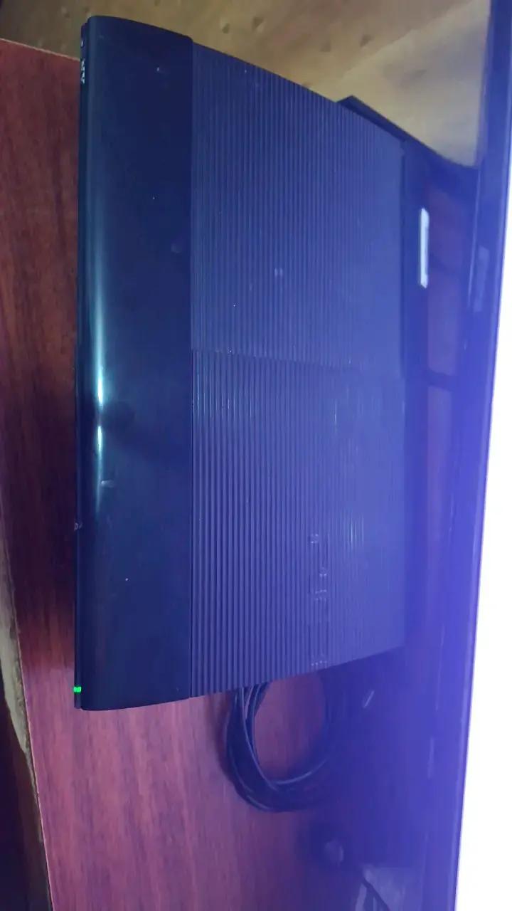 Consola PlayStation 3 con juegos y 2  controles - 4