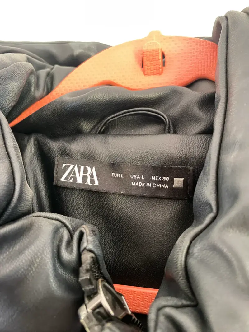 Parka acolchada negra con capucha Zara - 2