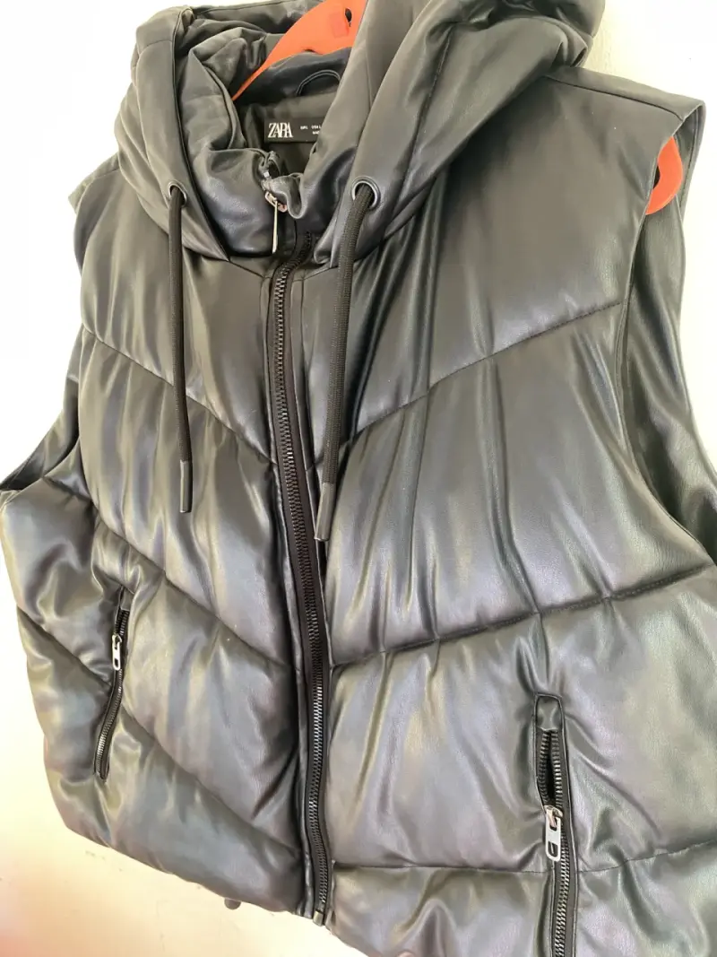 Parka acolchada negra con capucha Zara - 3