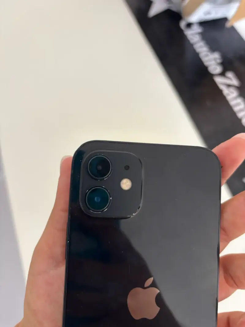 iPhone 12 negro en buen estado - 3