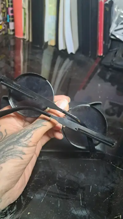 Gafas de Sol Negras con Estuche Saturday - miniatura 3