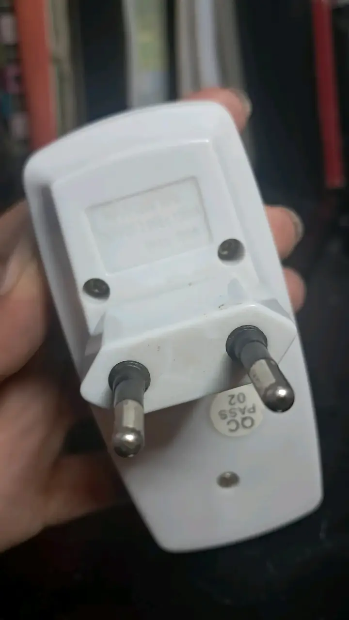 Cargador de pilas Philco compacto - 2