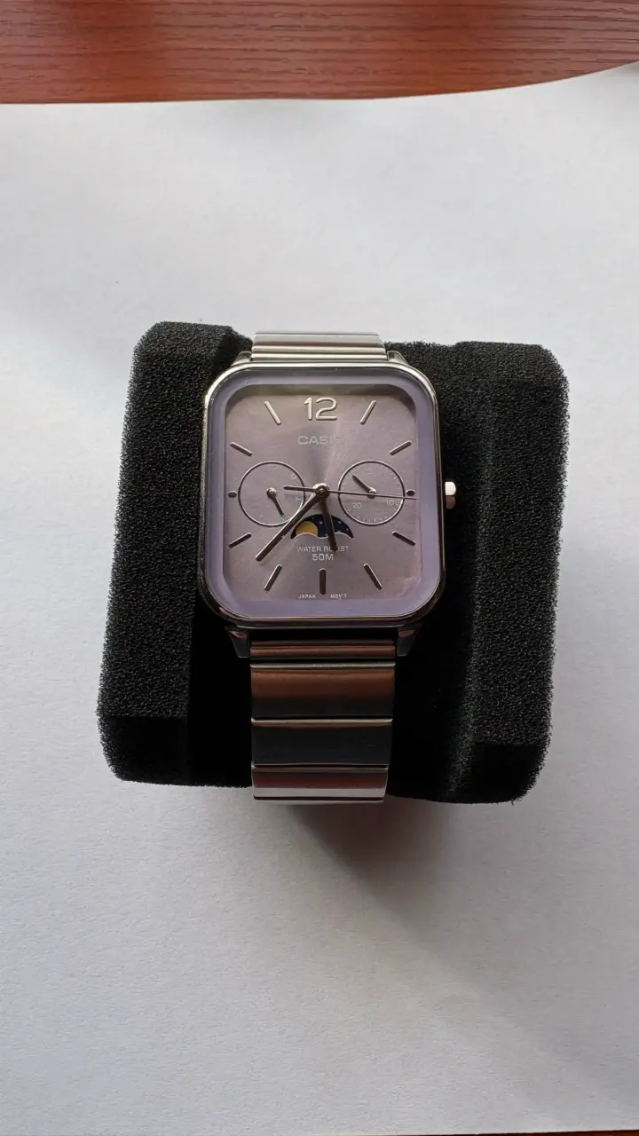 Reloj Casio de acero inoxidable resistente al agua - 1