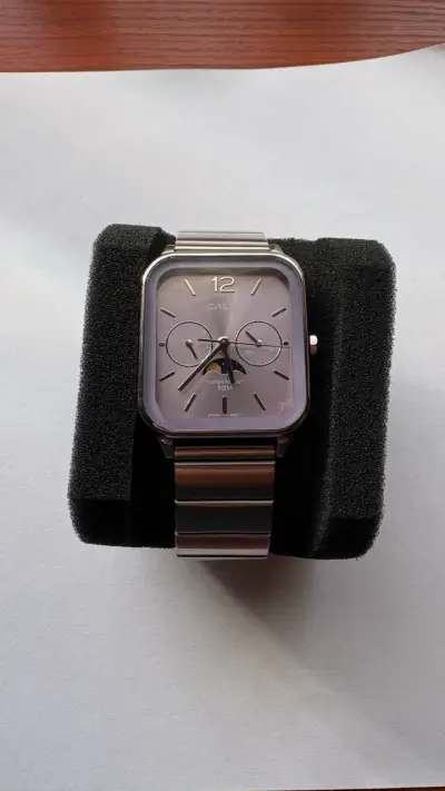 Reloj Casio de acero inoxidable resistente al agua - miniatura 1