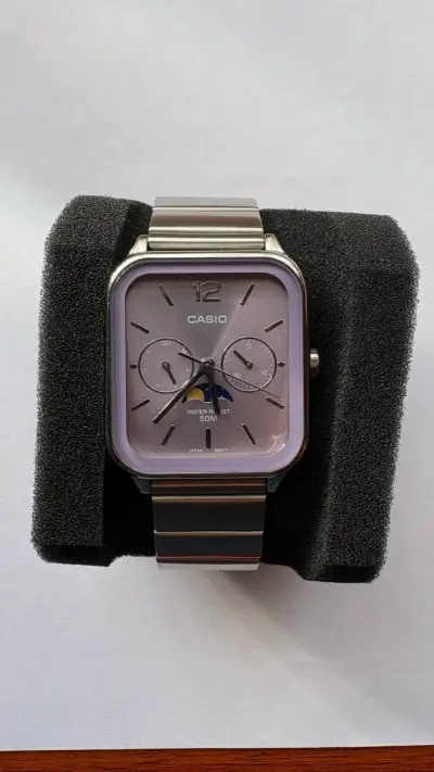 Reloj Casio de acero inoxidable resistente al agua - miniatura 2
