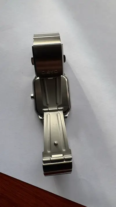 Reloj Casio de acero inoxidable resistente al agua - miniatura 3