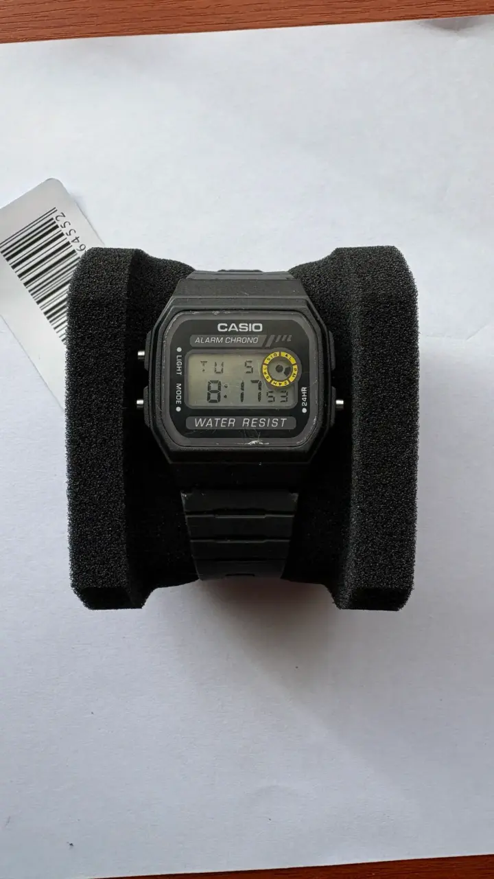 Reloj digital Casio resistente al agua - 1