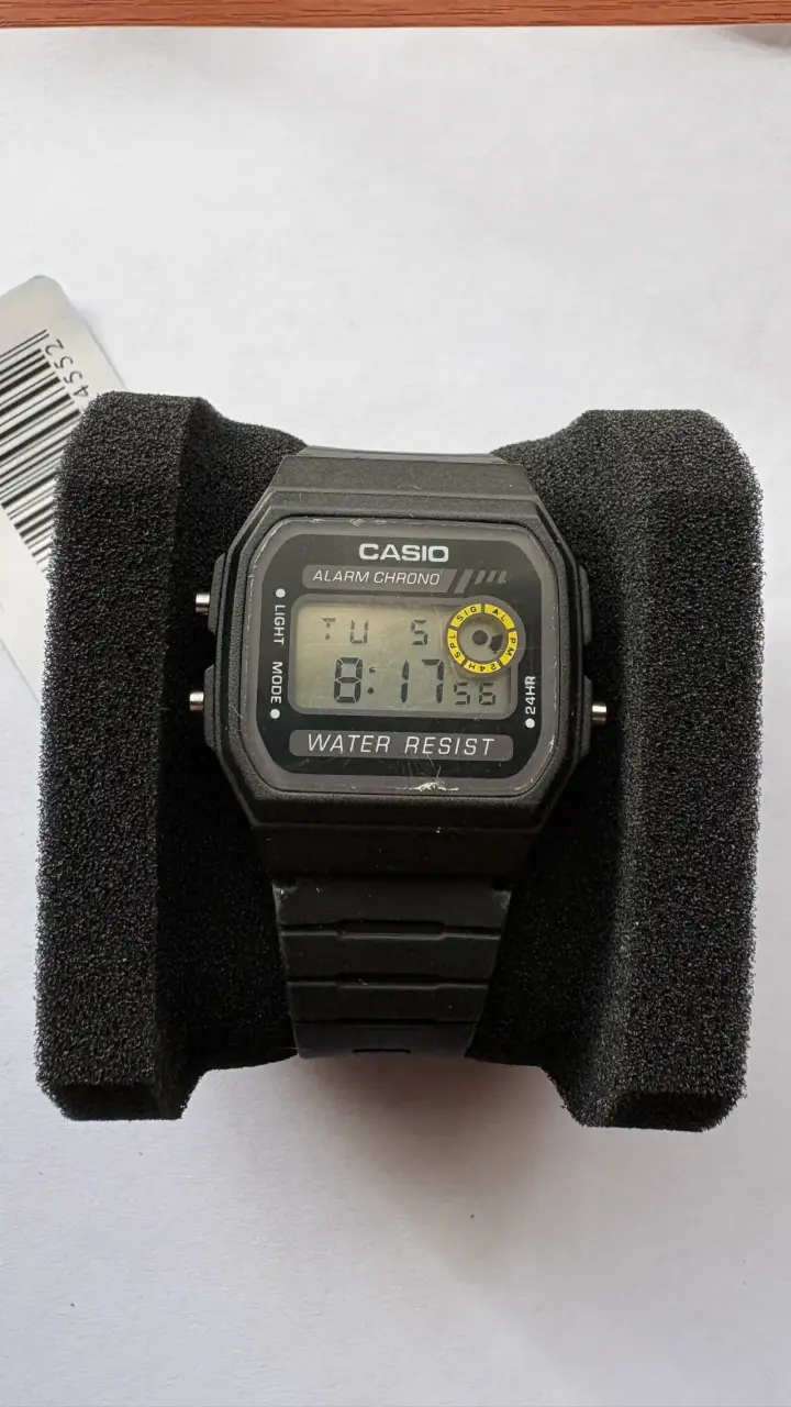 Reloj digital Casio resistente al agua - 2