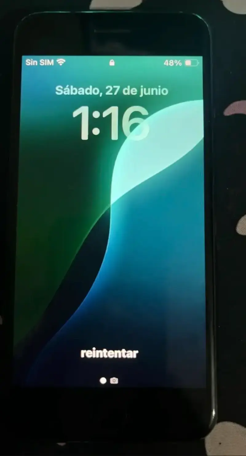 iPhone SE 2020 conbatería nueva y detalle estético - 2