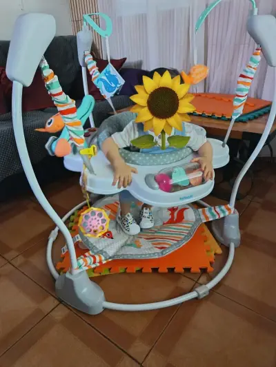Centro de actividades para bebé Infanti con juguetes colgantes - miniatura 1