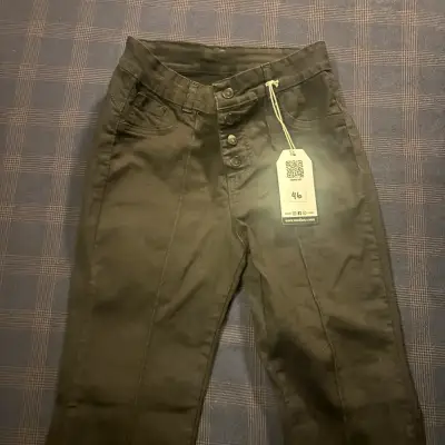 Pantalones de mujer color negro talla 46 - miniatura 1