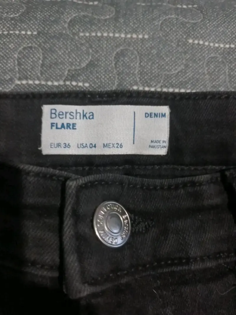 Jeans negros flare Bershka talla 36 - 1