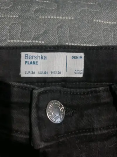 Jeans negros flare Bershka talla 36 - miniatura 1