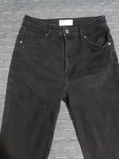 Jeans negros flare Bershka talla 36 - miniatura 2