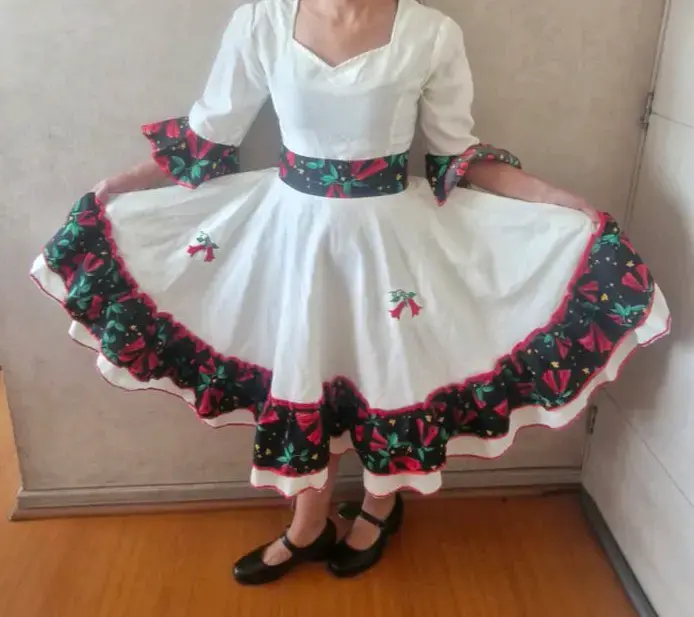 Vestido de huasa chilena con bordados