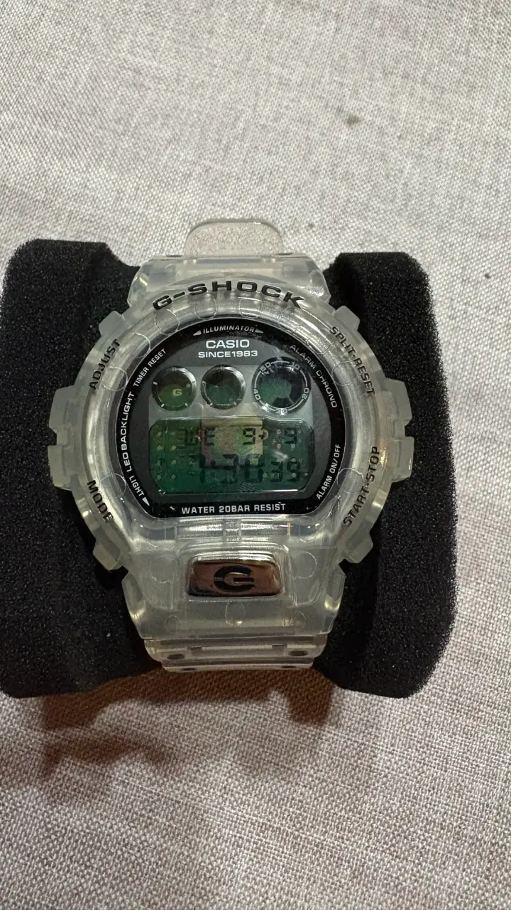 Reloj Casio G-Shock Transparente Resistente al Agu - 1