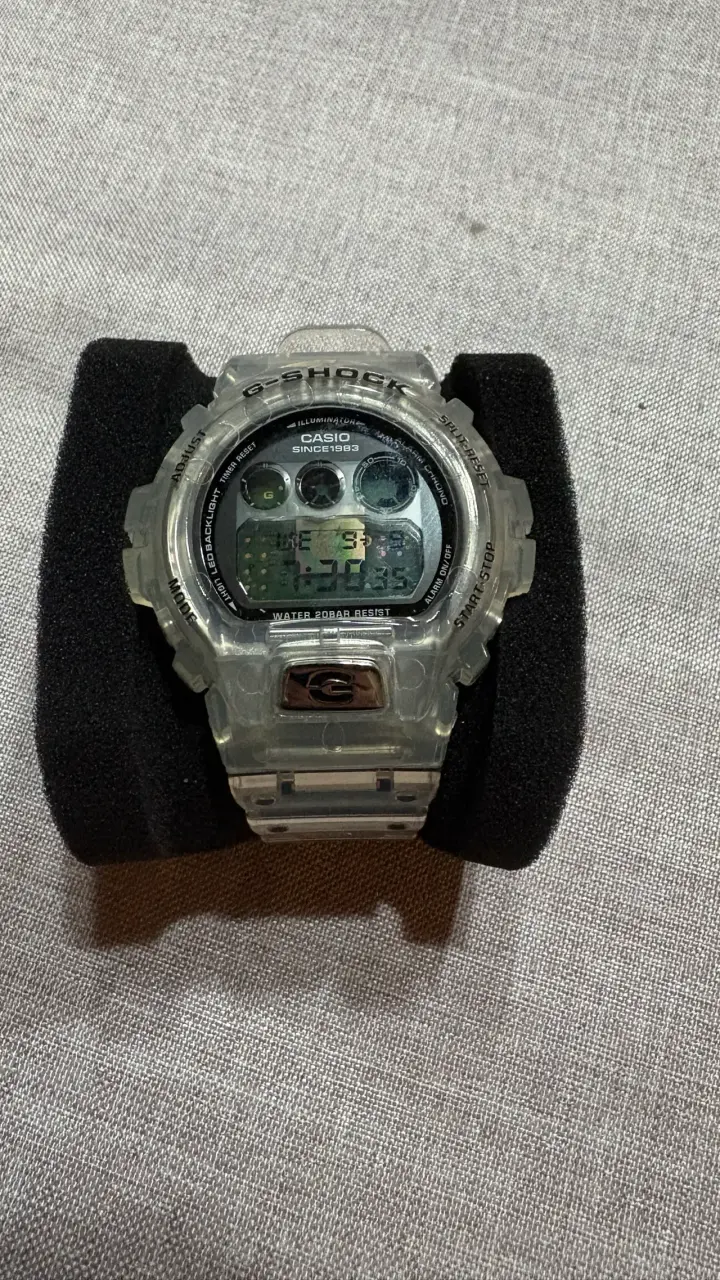 Reloj Casio G-Shock Transparente Resistente al Agu - 2