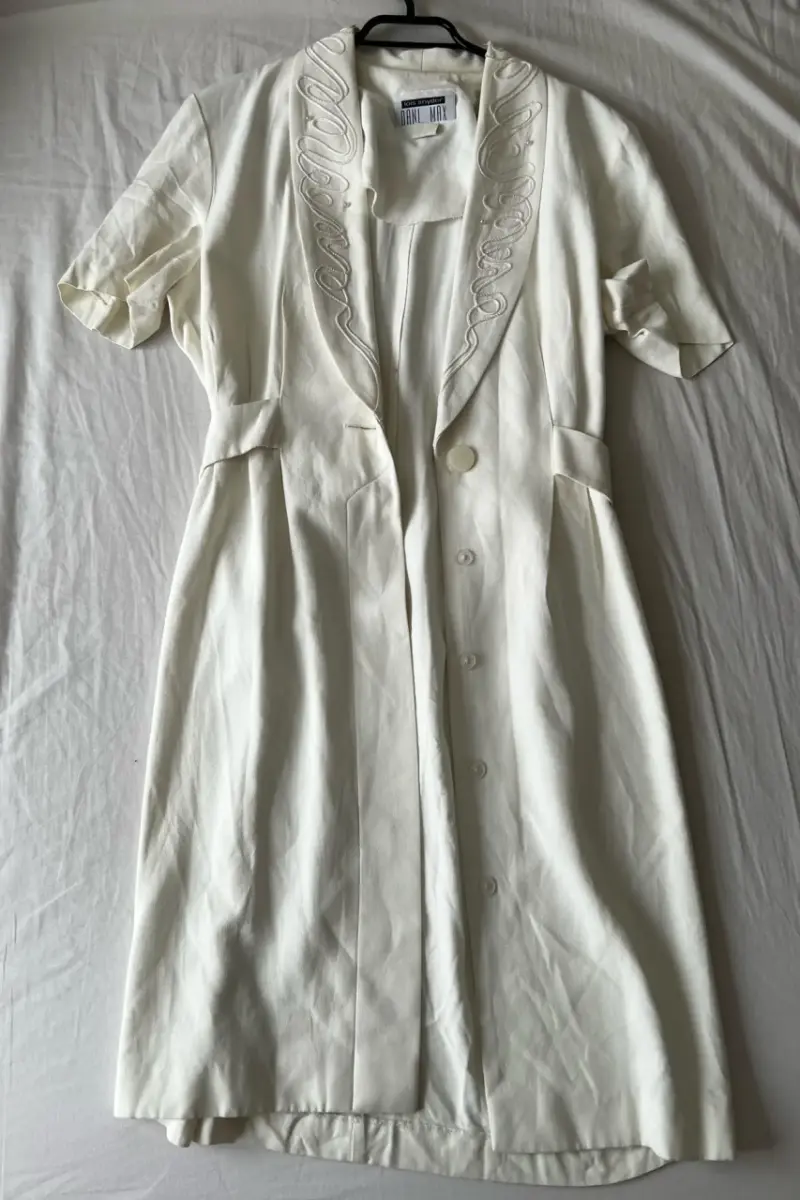 Vestido blanco elegante con bordado - 1