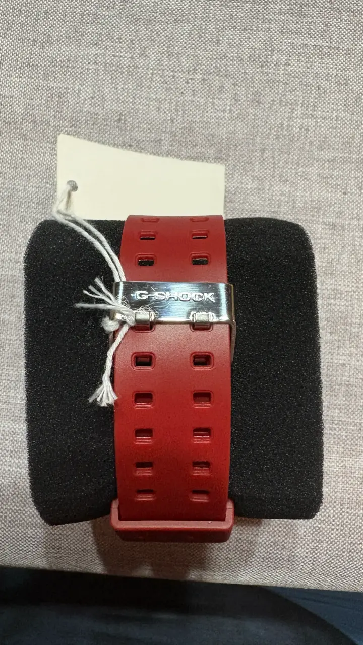 Reloj Casio G-Shock rojo resistente al agua - 3
