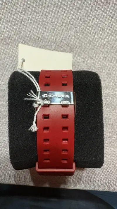 Reloj Casio G-Shock rojo resistente al agua - miniatura 3