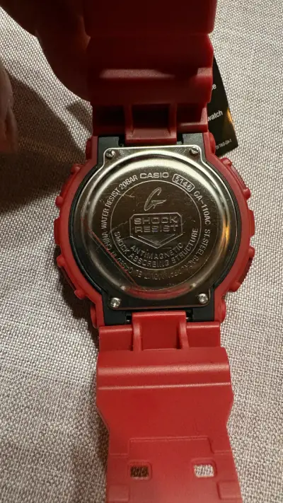 Reloj Casio G-Shock rojo resistente al agua - miniatura 4