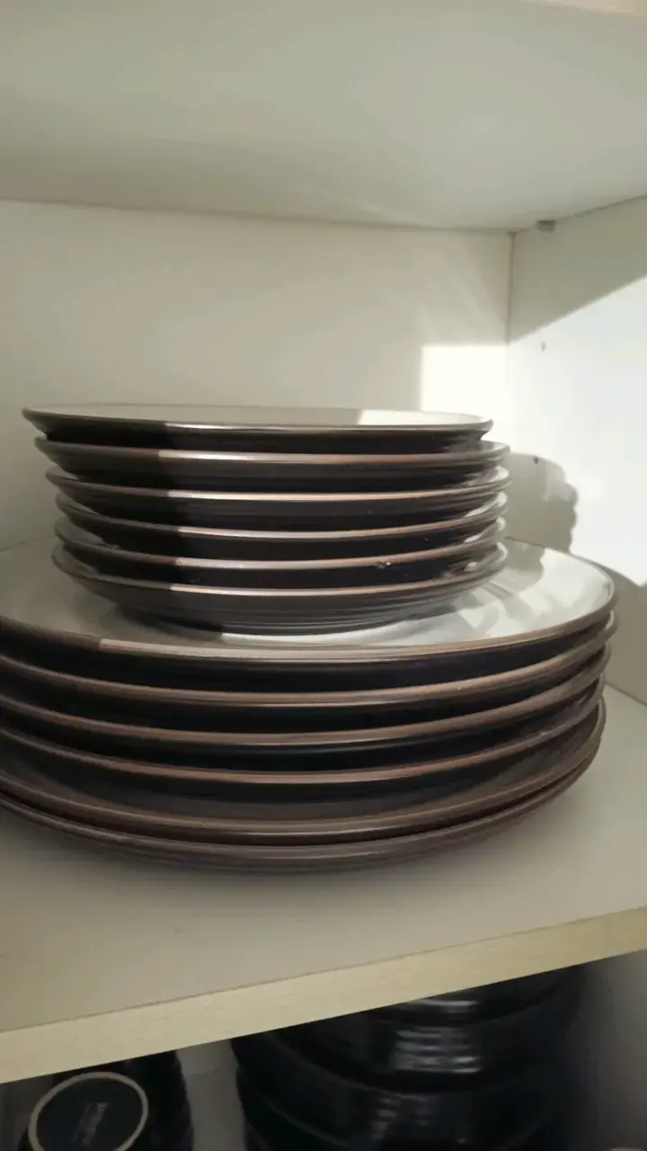 Juego de platos y tazas de cerámica negra basement - 1