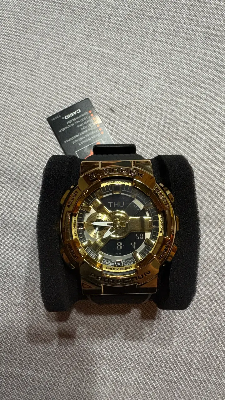 Reloj Casio G-Shock dorado resistente al agua - 1