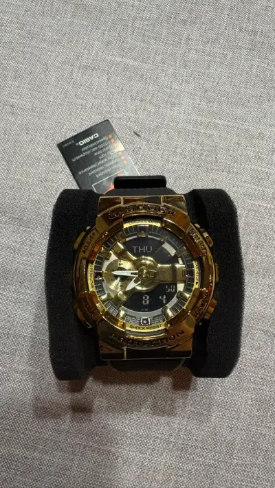 Reloj Casio G-Shock dorado resistente al agua - miniatura 1