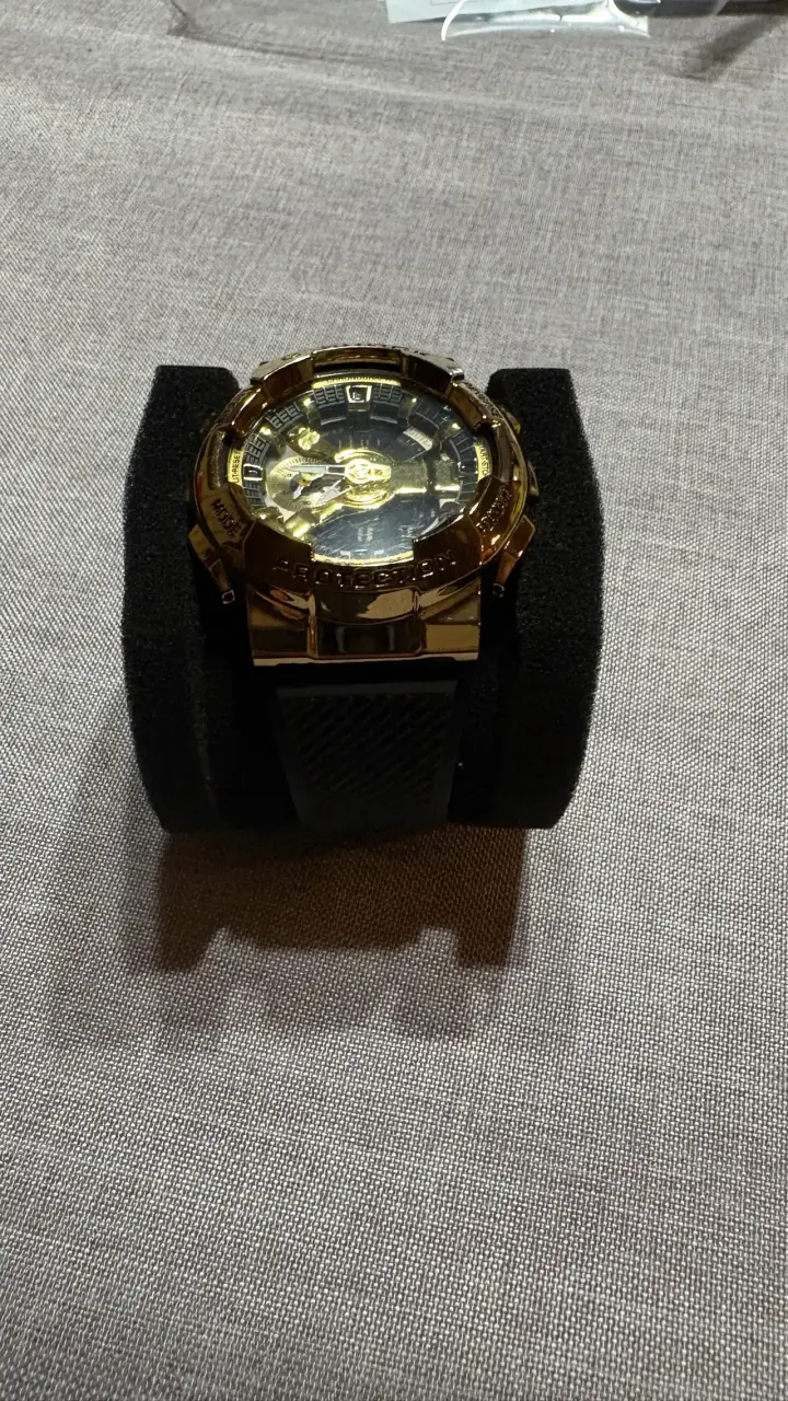 Reloj Casio G-Shock dorado resistente al agua - 2