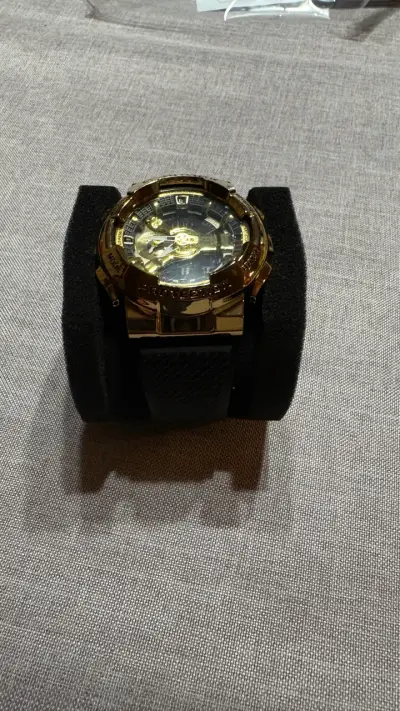 Reloj Casio G-Shock dorado resistente al agua - miniatura 2