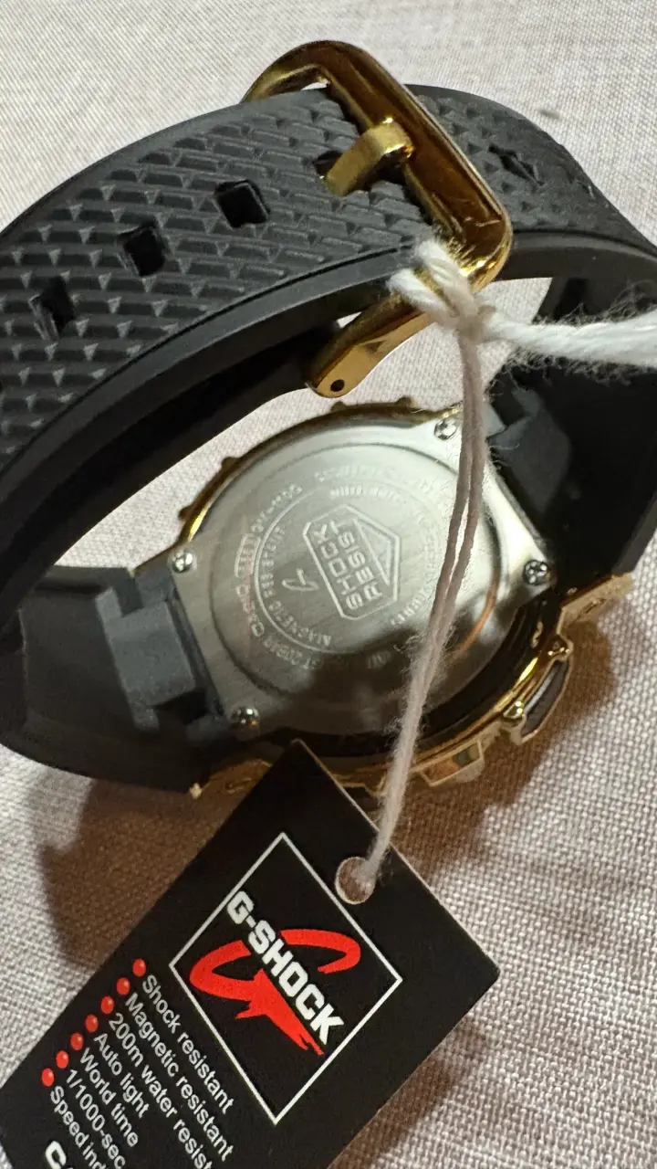 Reloj Casio G-Shock dorado resistente al agua - 4