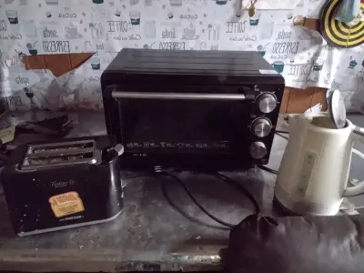 Horno eléctrico negro con controles manuales - miniatura 3