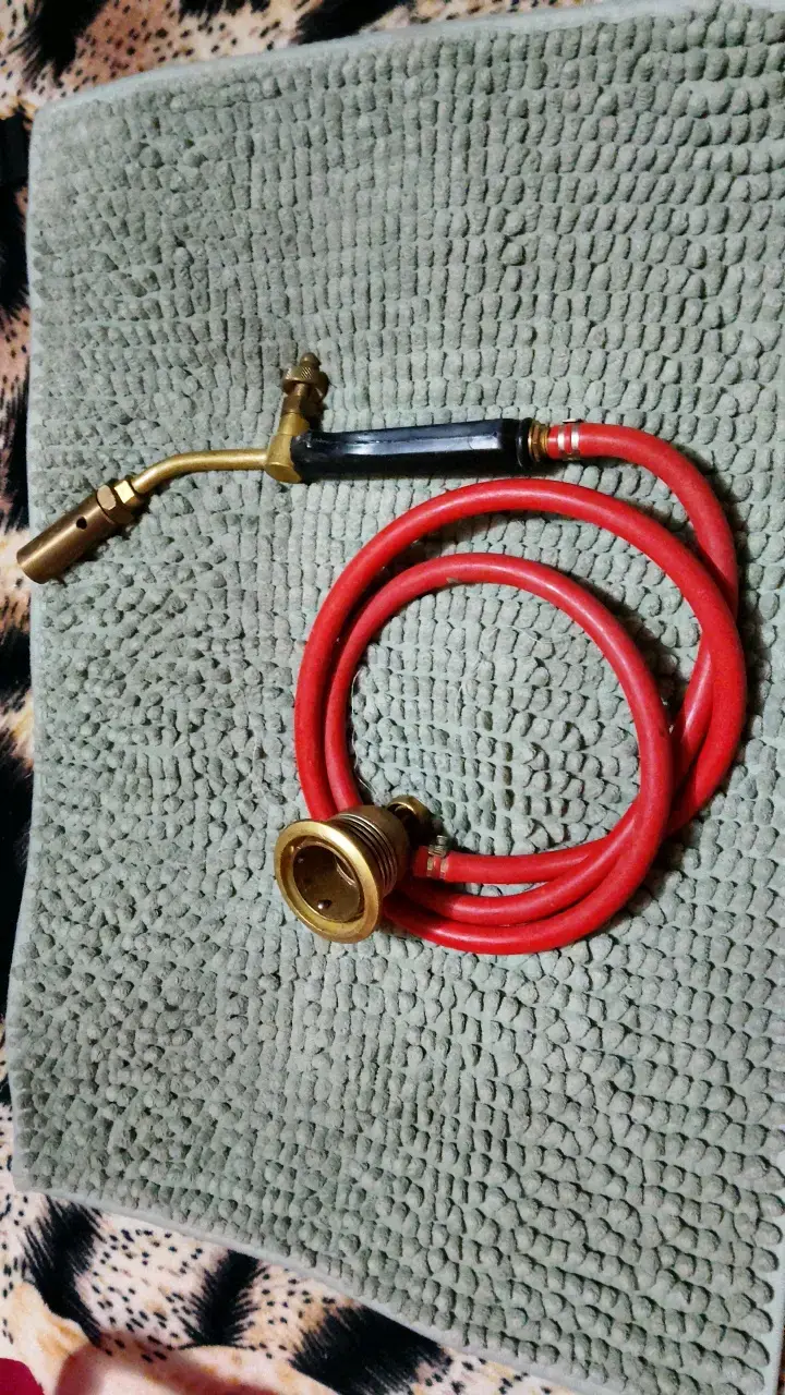 Soplete de gas con manguera roja - 1