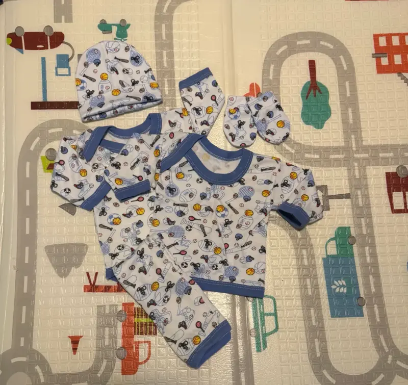 Conjunto de ropa para bebé con estampado de vehículos - 2