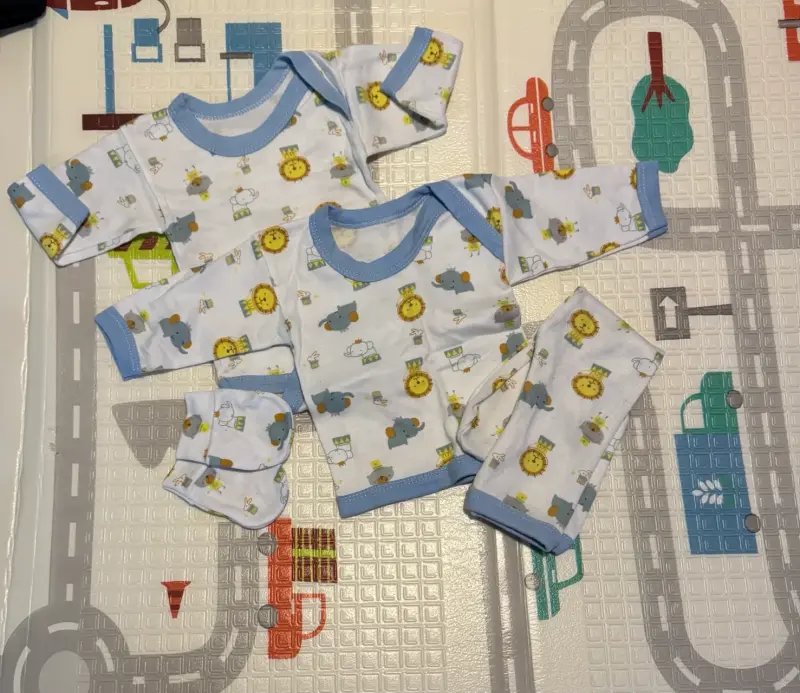 Conjunto de ropa para bebé con estampado de vehículos - 3