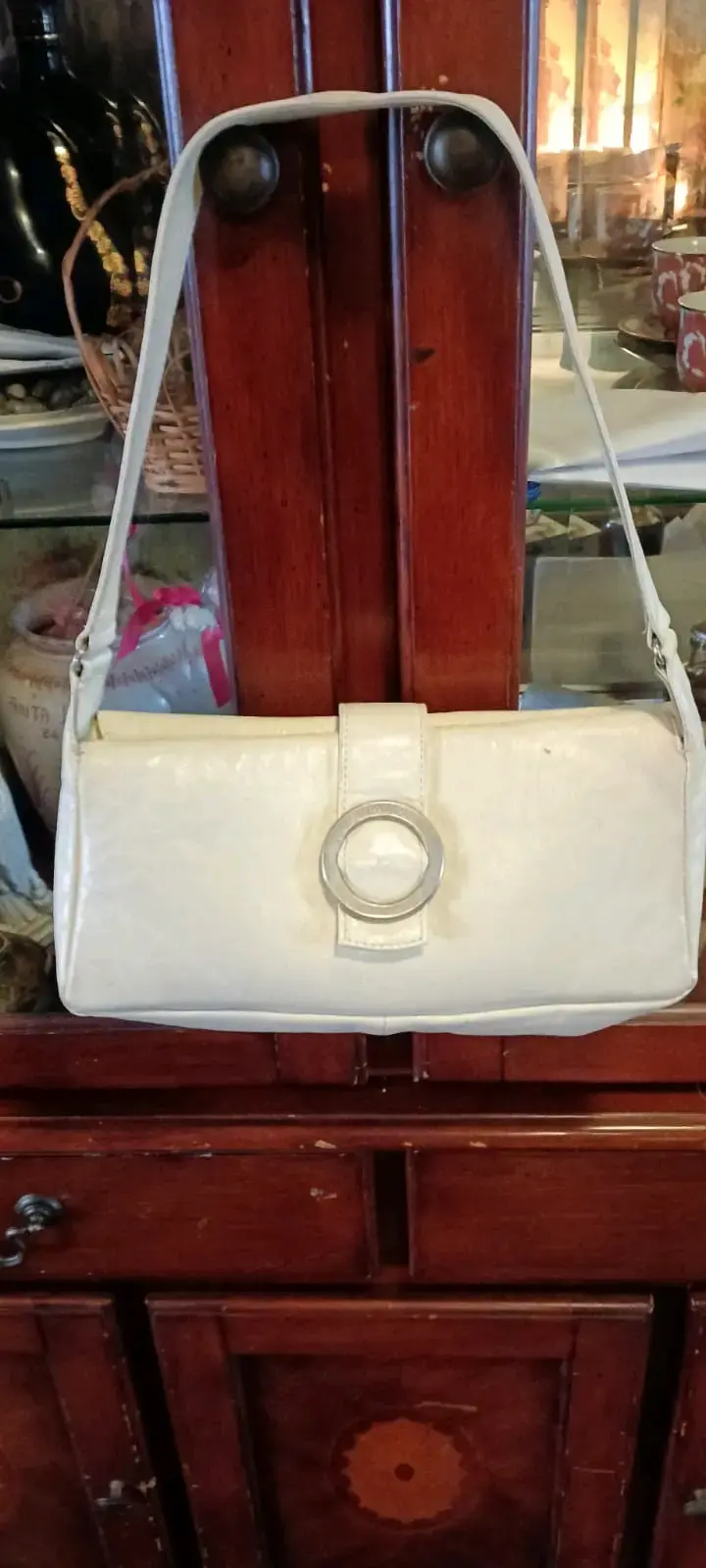 Cartera de brazo elegante color crema