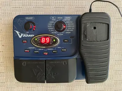 Pedal de efectos Behringer V-Amp con pedal de expresión - miniatura 1