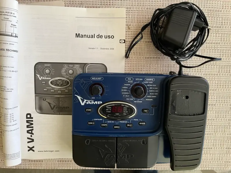 Pedal de efectos Behringer V-Amp con pedal de expresión - 3