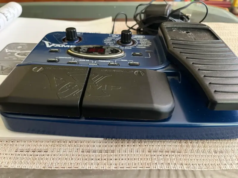 Pedal de efectos Behringer V-Amp con pedal de expresión - 4