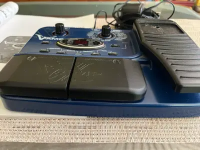 Pedal de efectos Behringer V-Amp con pedal de expresión - miniatura 4