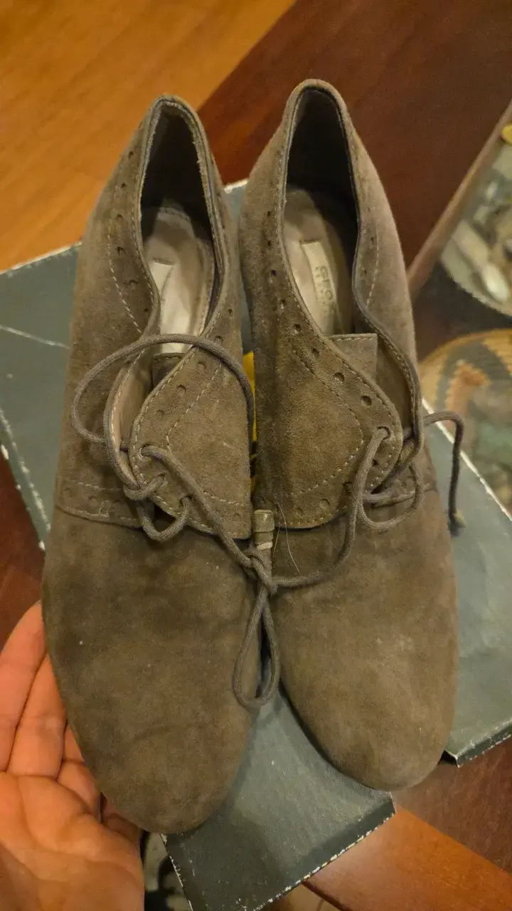 Zapatos de tacón de gamuza gris para mujer - 2