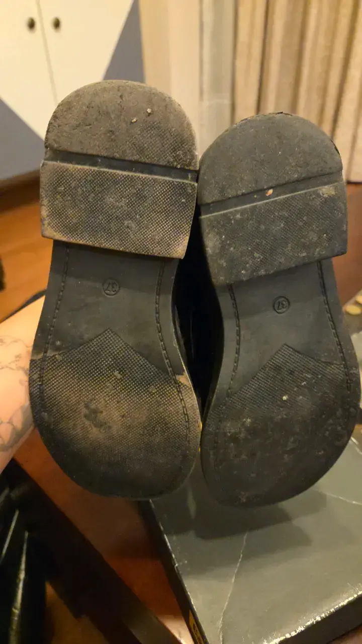 Zapatos de cuero negros con hebilla dorada - 3